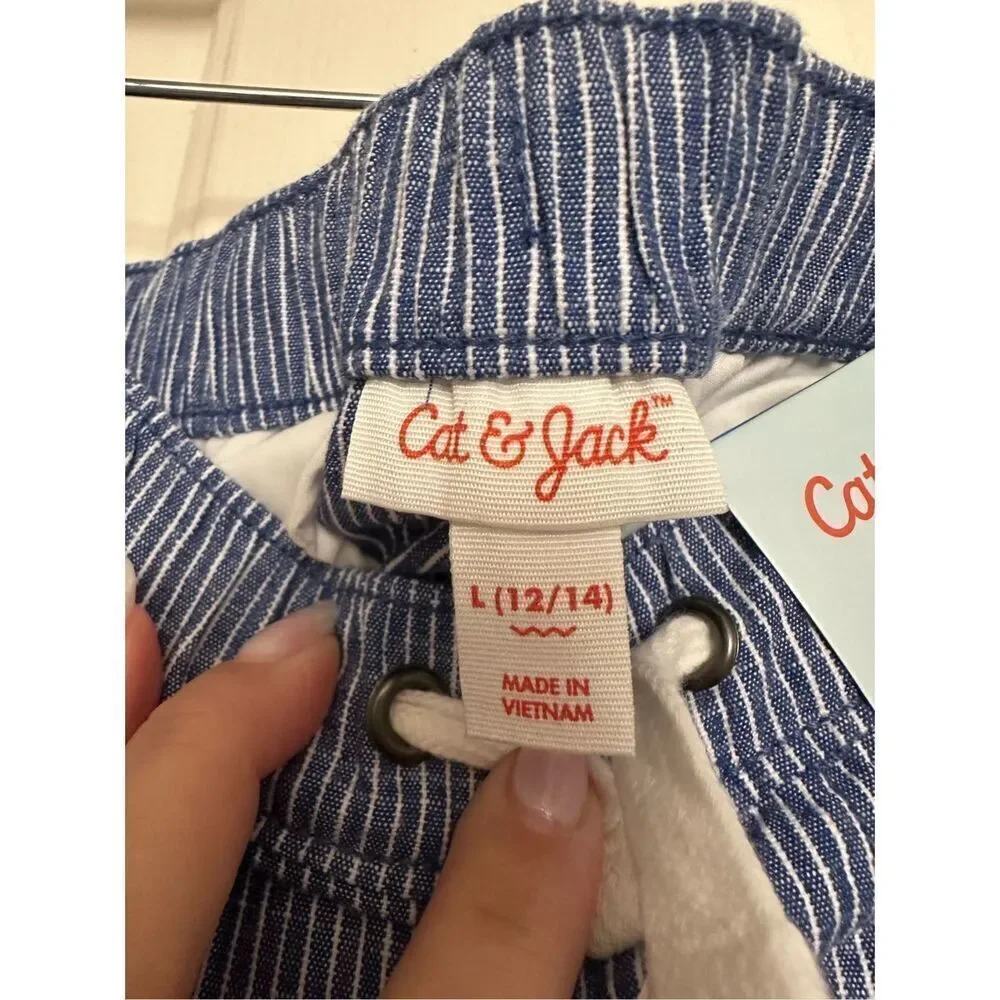 Cat and Jack white pin stripe chambray boys shorts with drawstring size L (12/14